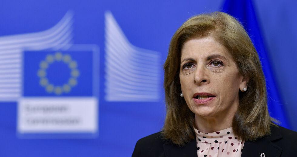 Σύμβαση για προμήθεια θεραπείας μονοκλωνικών αντισωμάτων υπογράφει η Κομισιόν