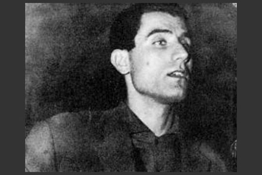 Τιμή στον Πέτρουλα