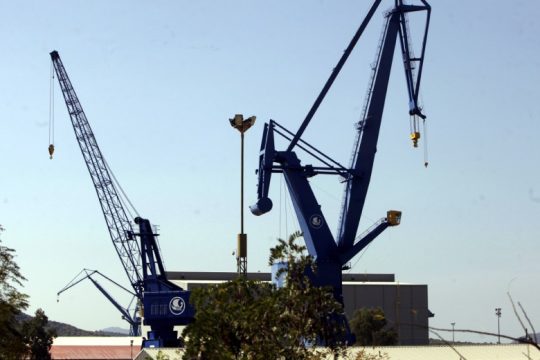 «Προγραμματικές» για τα ναυπηγεία Σκαραμαγκά μια μέρα πριν τη λήξη των προσφορών