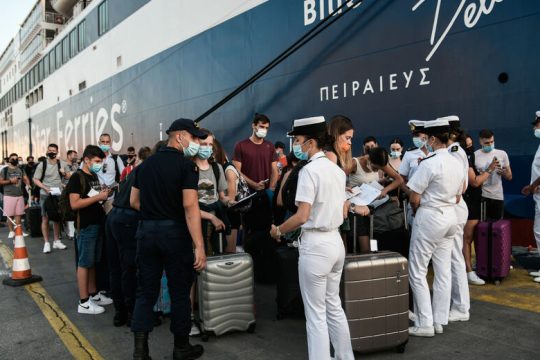 Αυξάνονται σταθερά τα κρούσματα στα νησιά το τελευταίο 10ήμερο