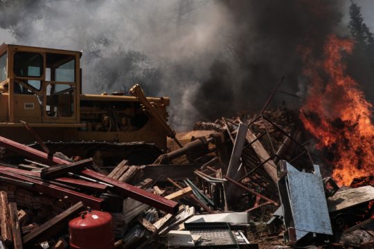 Πύρινος εφιάλτης σε Σταμάτα, Ροδόπολη, Διόνυσο