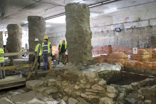 Ανθρώπινη αλυσίδα προστασίας για τις αρχαιότητες