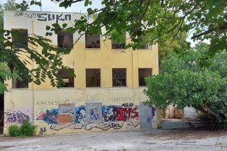«Διασώστε το ιστορικό σχολείο της Φιλοθέης»