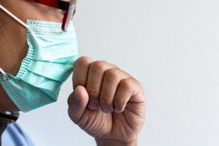 Και οι εμβολιασμένοι μεταδίδουν τη «Δέλτα»