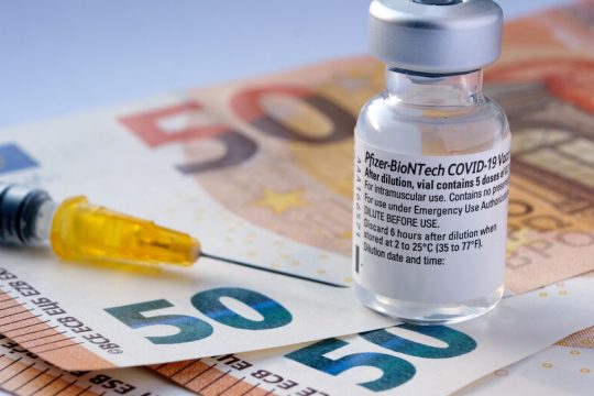 Αδιανόητη η αισχροκέρδεια των φαρμακοβιομηχανιών