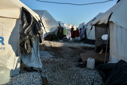Ζητά άμεση μεταφορά 3 προσφύγων από Λέσβο