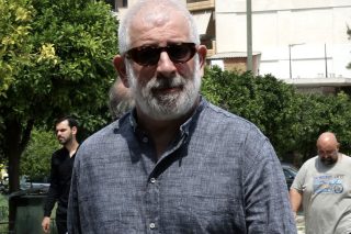 Χειροπέδες στον Πέτρο Φιλιππίδη
