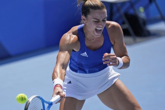 Ακάθεκτη και… βιαστική προχωρά η Σάκκαρη