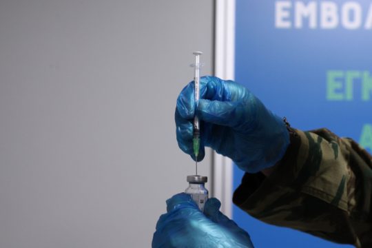 Χρούσος: Τις επόμενες μέρες η έγκριση για τον εμβολιασμό εφήβων