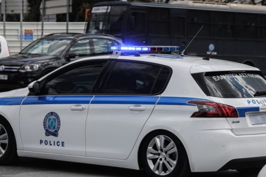 Ξήλωσαν κύκλωμα νομιμοποίησης αλλοδαπών