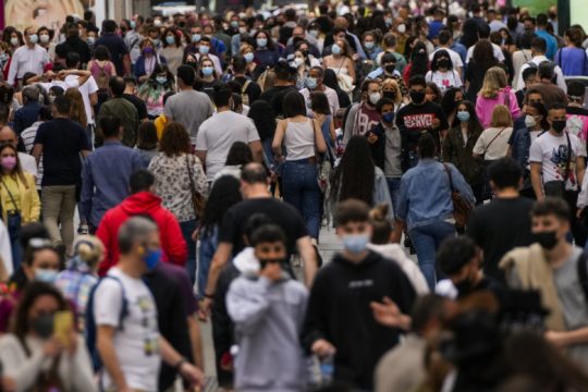 Μεγάλες διαφορές στα ποσοστά εμβολιασμένων και διπλάσιες στη θετικότητα των τεστ*