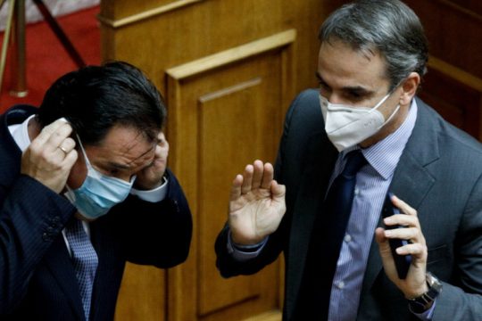 Ο Γεωργιάδης ως «λαγός» απολύσεων και η οργή της αντιπολίτευσης