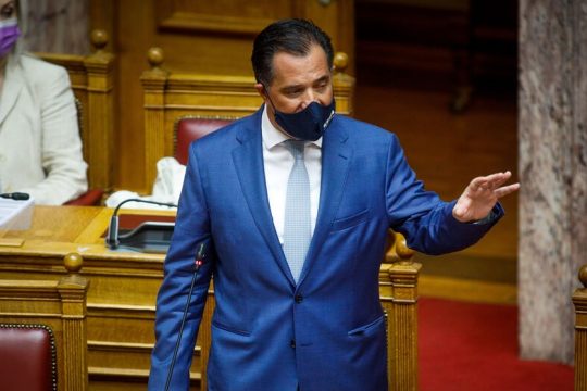 Άδωνις «μαινόμενος», απειλεί και με λιανεμπόριο μόνο για εμβολιασμένους