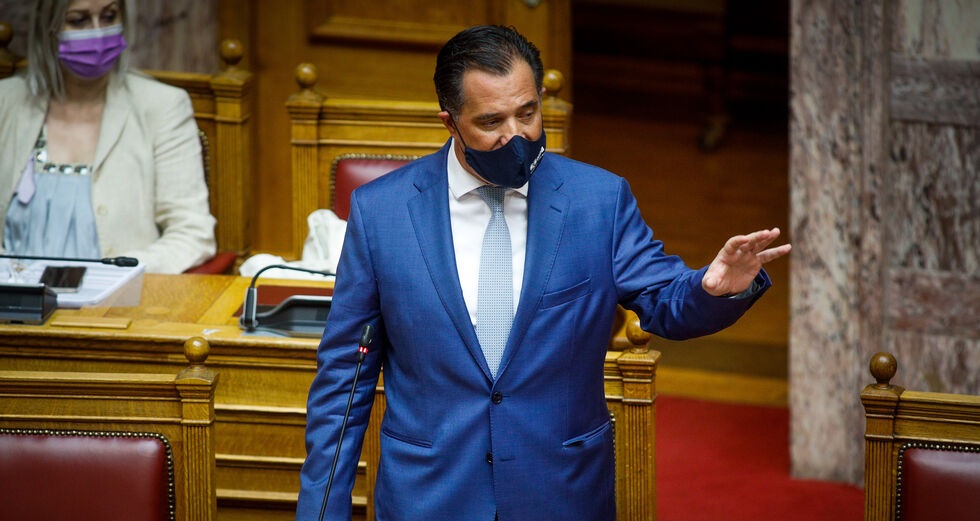 Άδωνις «μαινόμενος», απειλεί και με λιανεμπόριο μόνο για εμβολιασμένους