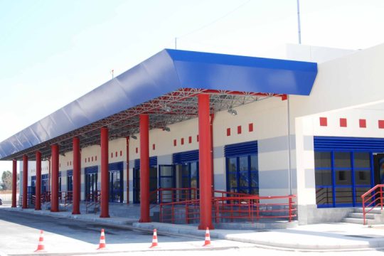 «Μπέστε σκύλοι αλέστε» στο αεροδρόμιο Αράξου
