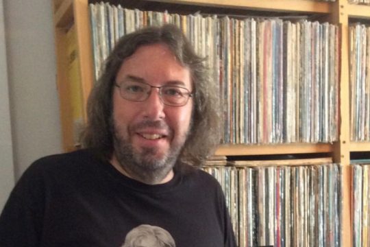 Γιάννης Αλεξίου: Το ελληνικό rock είναι ηλεκτρισμός, ταλέντο, περηφάνια