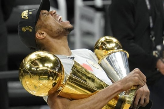 Οι πολιτικοί «αποθεώνουν» τον Greek Freak