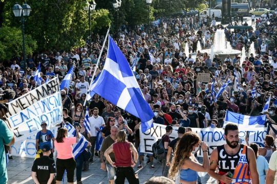Το πολιτικό χρώμα της εμβολιομαχίας