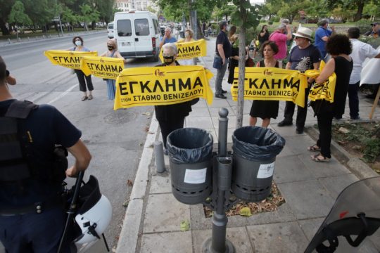 «Ενόχληση» Καραμανλή για Τσίπρα και πληρωμένη απάντηση ΣΥΡΙΖΑ