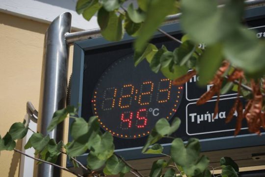 Δυσμενείς καιρικές συνθήκες σε όλη τη χώρα εξαιτίας του καύσωνα