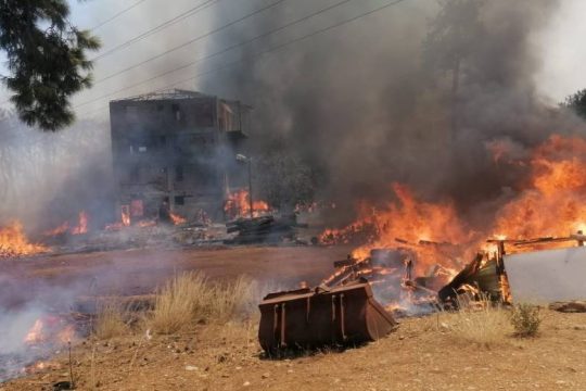 Πολλά πύρινα μέτωπα σε 7 τουρκικές επαρχίες – τρεις νεκροί στην Αττάλεια