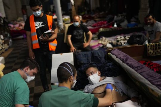 Σταμάτησαν τη μαζική απεργία πείνας οι πρόσφυγες στις Βρυξέλλες έπειτα από 60 ημέρες