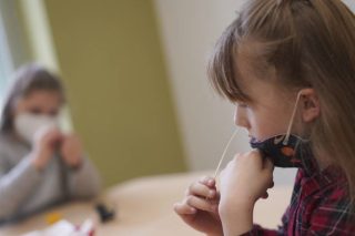 ECDC: Μπορεί να δούμε αύξηση κρουσμάτων κορονοϊού σε παιδιά το φθινόπωρο
