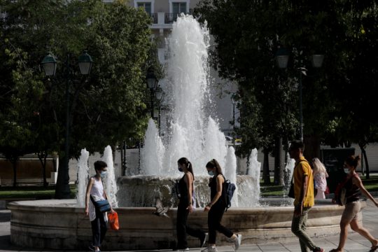 2.327 νέα κρούσματα εκ των οποίων τα 1.239 στην Αττική