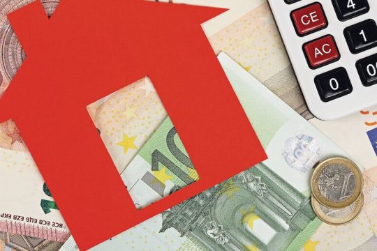 Στη Βουλή η ρύθμιση 36 ή 72 δόσεων για «κορονοχρέη»