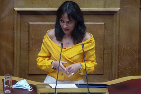 Ανοιξαν θέμα απολύσεων για τους ανεμβολίαστους