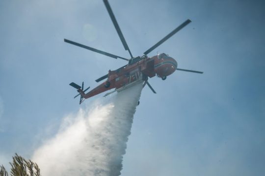 Τέθηκε υπό έλεγχο η μεγάλη φωτιά στα Στύρα Ευβοίας