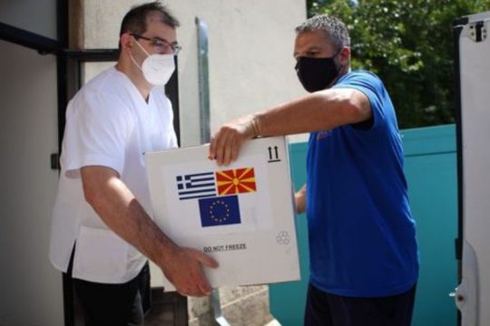 100.000 εμβόλια από την Ελλάδα στη Βόρεια Μακεδονία