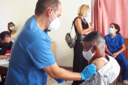 Εμβολιασμός προσφύγων στο Ηράκλειο