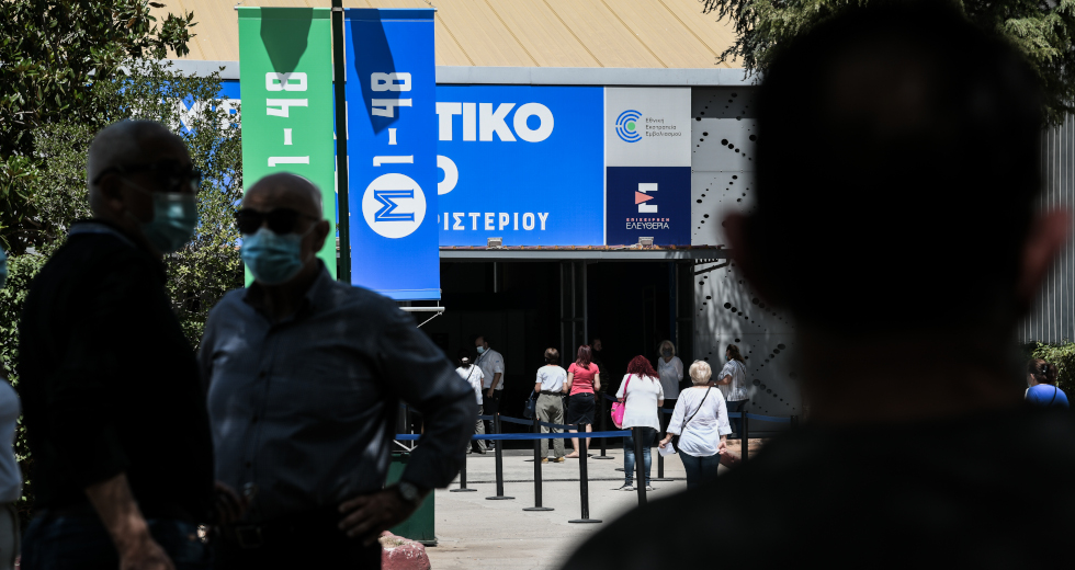Έρευνα για την αποτελεσματικότητα Pfizer και AstraZeneca για τον κορονοϊό