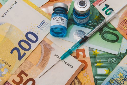 Μικρές και… μεγάλες κορoνο-απάτες