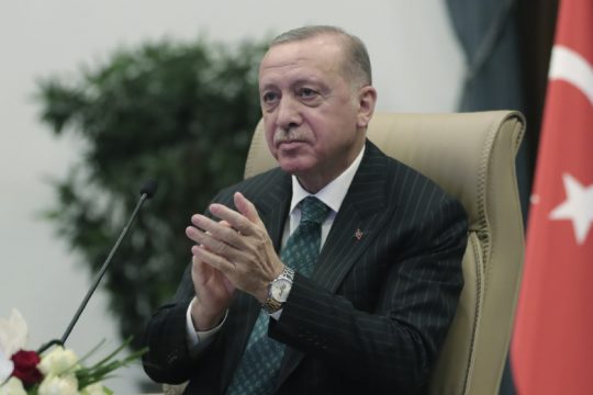 Διεθνείς επικρίσεις για νέα επιχείρηση φίμωσης των ΜΜΕ στην Τουρκία