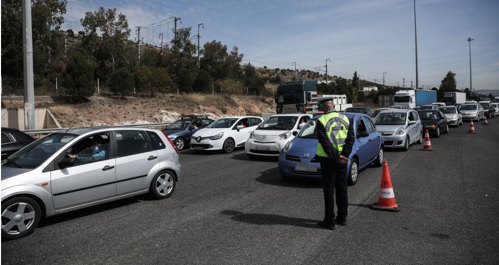 «Μπλόκο» και στις μετακινήσεις από νομό σε νομό εξετάζει η κυβέρνηση