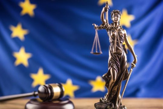 Κίτρινη κάρτα στην Ελλάδα για το κράτος Δικαίου