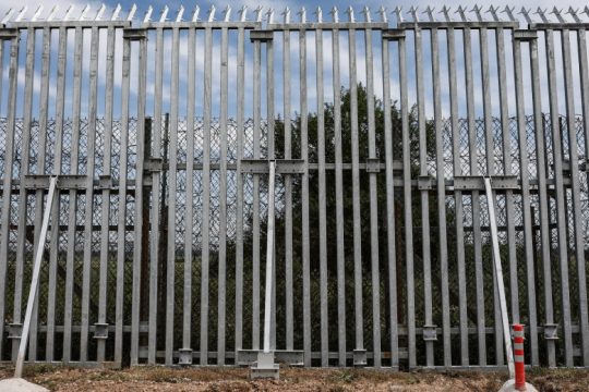 Επαναπροώθηση από Ελληνες αστυνομικούς καταγγέλλει η Κούρδισσα συγγραφέας