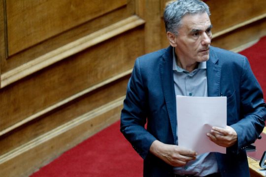 Σκληρή απάντηση Τσακαλώτου σε Κεραμέως