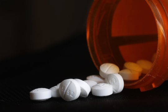 Πρόστιμο για το θεαθήναι στις φαρμακευτικές που σκοτώνουν με οπιούχα