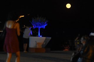 Ας ξενυχτήσουμε λίγο ακόμα