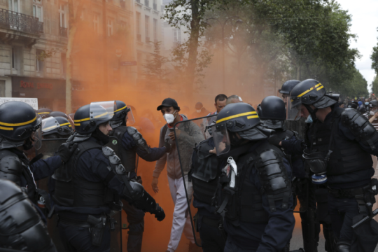 Νέες διαδηλώσεις στη Γαλλία κατά του πιστοποιητικού της Covid-19