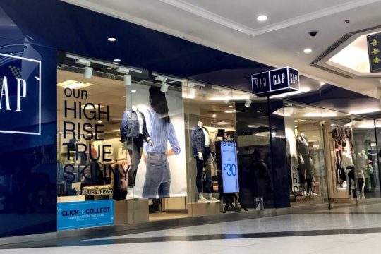 Η Gap κλείνει 81 καταστήματα σε ΗΒ και Ιρλανδία – Έπονται Γαλλία και Ιταλία