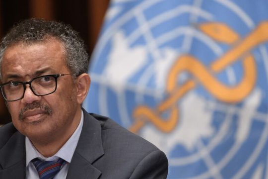 Ο ΠΟΥ προειδοποιεί για νέες παραλλαγές του κορονοϊού