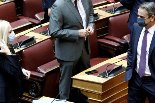 «Τρώγονται» Ν.Δ.-ΚΙΝ.ΑΛΛ. για τις διαρροές στην Βουλή
