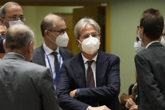 Τζεντιλόνι: «Κορυφαία προτεραιότητα» η διεθνής συμφωνία για τον φόρο στις πολυεθνικές