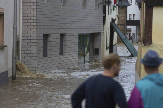 Δεκάδες αγνοούμενοι από τη φονική κακοκαιρία στη Γερμανία μετά την κατάρρευση σπιτιών