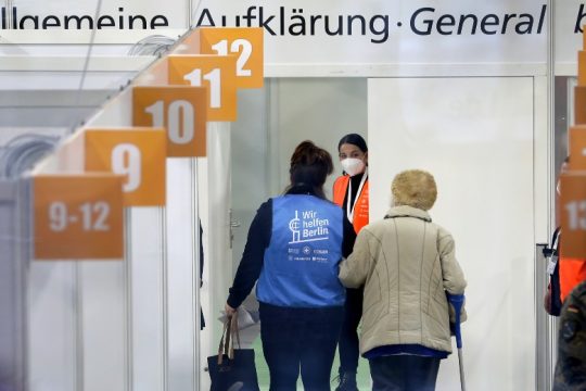 «Μη ρεαλιστική» η ανοσία της αγέλης στη Γερμανία έως το φθινόπωρο