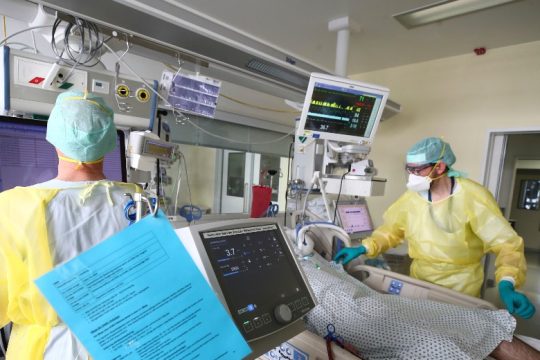 Πρόεδρος Παγκόσμιου Ιατρικού Συλλόγου: Επικίνδυνη η βιαστική χαλάρωση των μέτρων στη Γερμανία